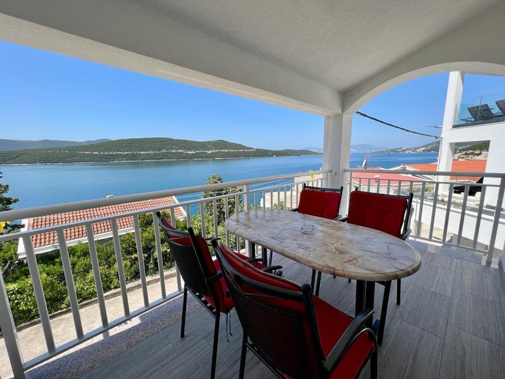 נאום Apartments Obad מראה חיצוני תמונה